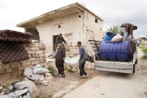 HAMA (AA) – Suriye'nin kuzeyindeki kamplarda yaşayan siviller köylerine dönmeye