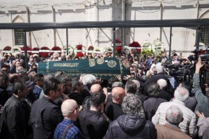 İSTANBUL (AA) – Tedavi gördüğü hastanede hayatını kaybeden ünlü şarkıcı