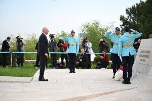 - TBMM Başkanı Kurtulmuş, Meclis'teki Atatürk Anıtı'na çelenk bıraktı