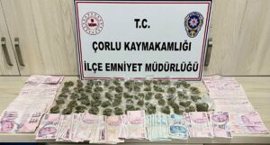 TEKİRDAĞ (AA) – Tekirdağ'ın Çorlu ilçesinde, otomobilinde 238 gram esrar