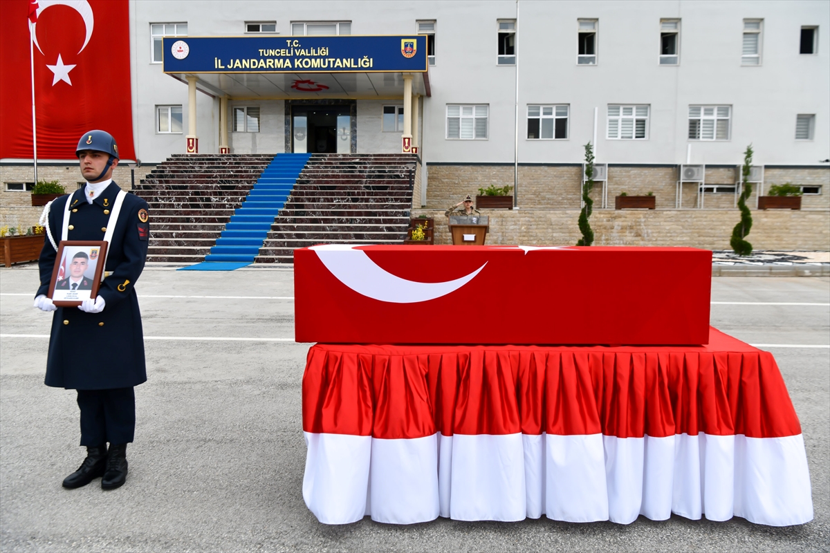 Tunceli'de halı sahada fenalaşan astsubay yaşamını yitirdi