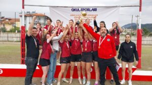 - 4 grupta eleme usulü oynanan maçlar sonunda erkeklerde Trabzon