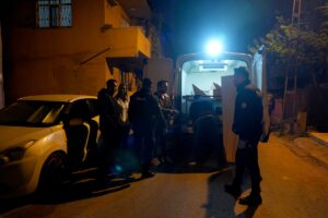 İSTANBUL (AA) – Ümraniye'de başından silahla vurulan kadın hayatını kaybetti,