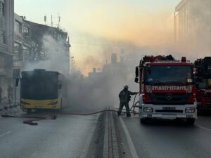 İSTANBUL (AA) – Ümraniye'de İETT otobüsünde çıkan yangın itfaiye ekiplerince