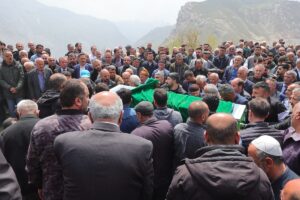 HAKKARİ (AA) – Van'da minibüsle kapalı kasa kamyonetin çarpıştığı kazada