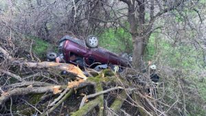 YOZGAT (AA) – Yozgat'ta otomobilin şarampole devrilmesi sonucu yaralanan 5