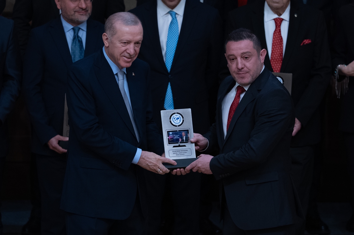 Cumhurbaşkanı Erdoğan, 10. Anadolu Medya Ödülleri töreninde konuştu: (2)