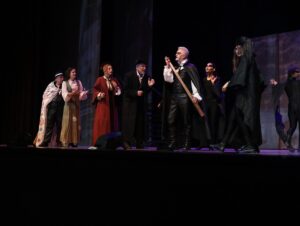 - Festival kapsamında Devlet Tiyatroları Genel Müdürü Tamer Karadağlı'nın rol