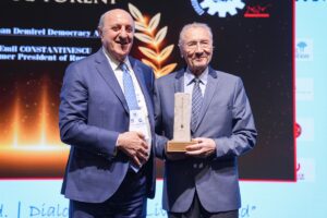 İSTANBUL (AA) – Küresel ekonomi için fırsatların ve tehditlerin tüm