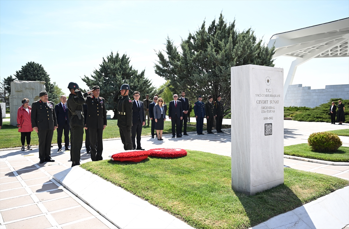 5. Cumhurbaşkanı Cevdet Sunay mezarı başında anıldı