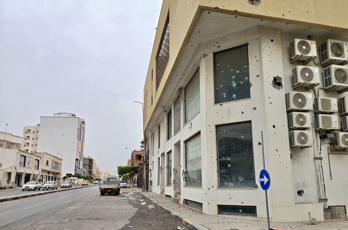 AA, ateşkesin ardından Trablus'ta çatışma bölgelerinde oluşan maddi zararı görüntüledi