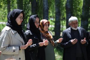 BAYBURT (AA) – Bayburt-Trabzon arasındaki Soğanlı Dağı'nda, karla mücadele çalışmalarını