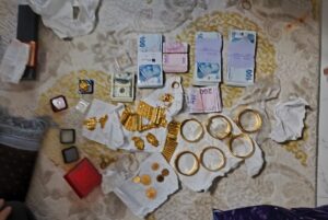 ADANA (AA) – Adana merkezli 20 ilde düzenlenen dolandırıcılık operasyonunda