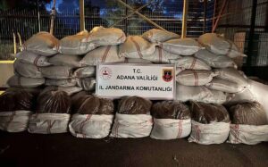 ADANA (AA) – Adana'da depoya düzenlenen operasyonda, 3 ton 100