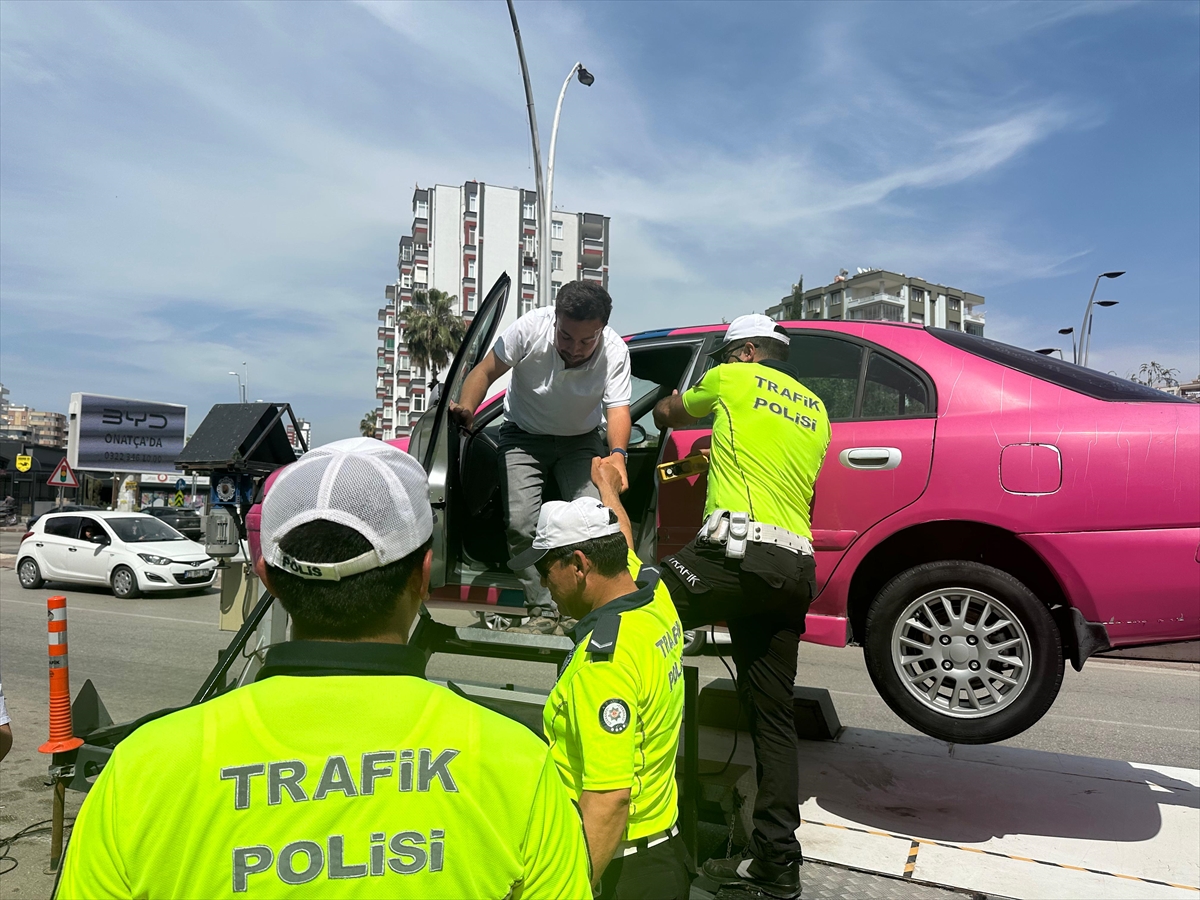 Adana'da emniyet kemeri takmayanlar, simülasyon aracında riskleri deneyimledi