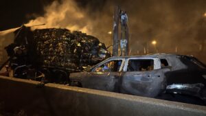 ADANA (AA) – Adana'da iki araca çarptıktan sonra alev alan