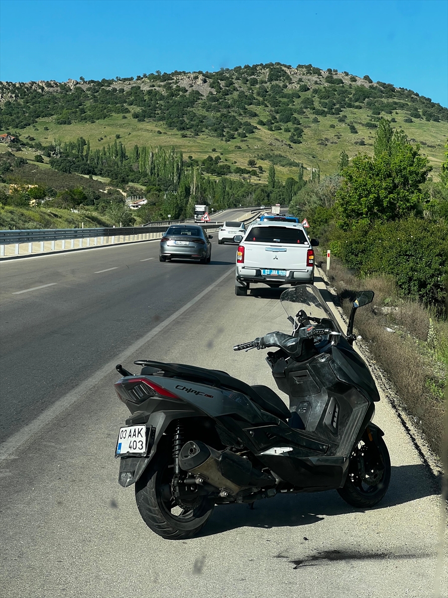 Afyonkarahisar'da bariyere çarpan motosikletin sürücüsü hayatını kaybetti