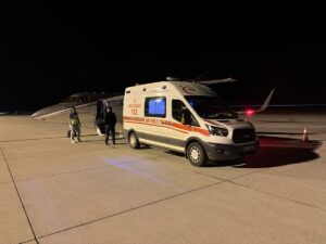 AĞRI (AA) – Ağrı'da, kalp rahatsızlığı bulunan 2 kişi, ambulans