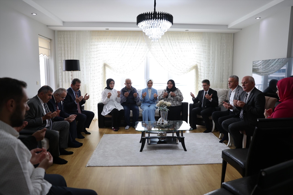 Aile ve Sosyal Hizmetler Bakanı Göktaş, Samsun'da şehit ailesini ziyaret etti