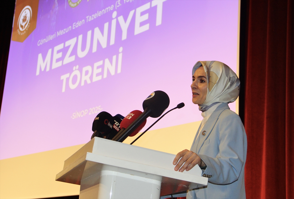 Aile ve Sosyal Hizmetler Bakanı Göktaş, Sinop’ta 3. Yaş Üniversitesi’nin mezuniyet törenine katıldı:
