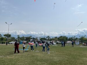ANTALYA (AA) – Antalya'nın Kumluca ilçesinde, "Aile Yılı" kapsamında uçurtma