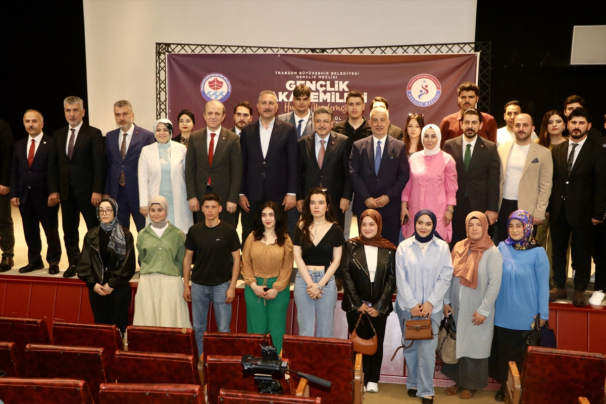 AK Parti Grup Başkanvekili Abdulhamit Gül, gençlere hitap etti: