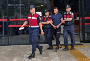 ANTALYA (AA) – Antalya'nın Alanya ilçesinde çıkan silahlı kavgada bir