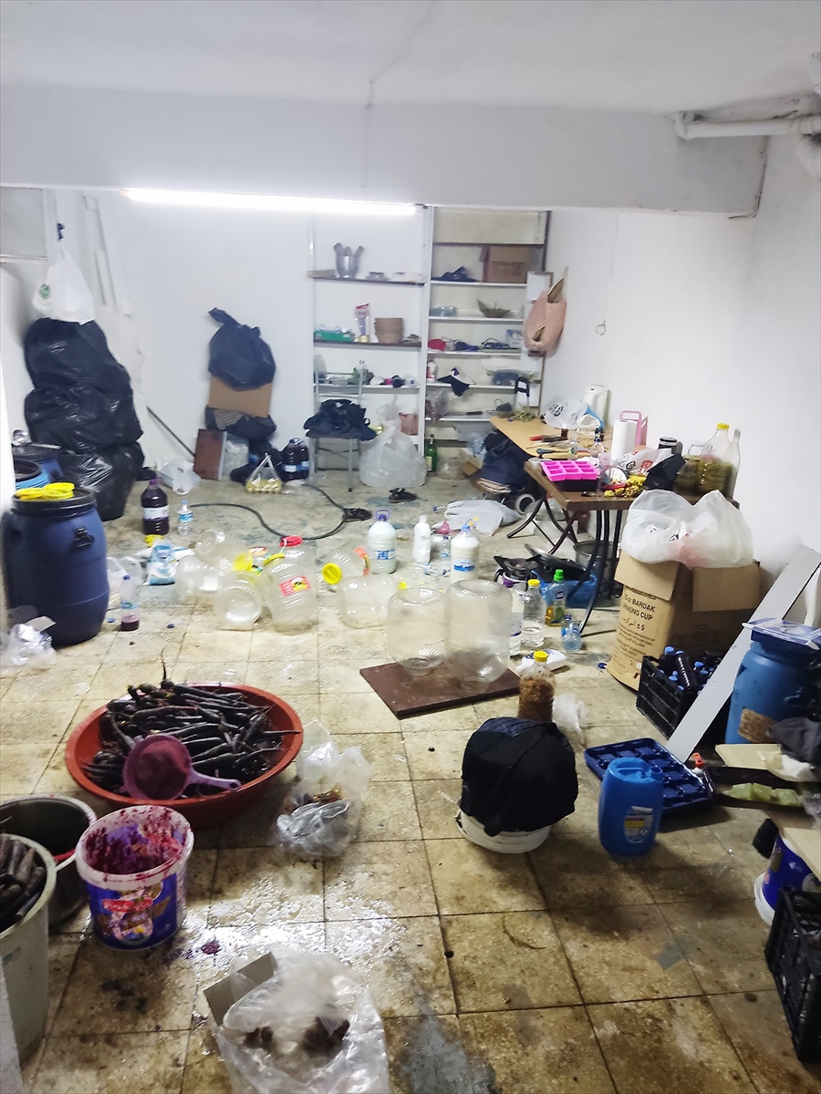 Alanya'da sağlıksız koşullarda şalgam üretimi yapan işletme mühürlendi