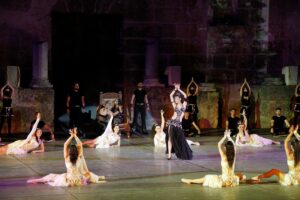 ANTALYA (AA) – Anadolu Ateşi dans topluluğu, sezonun açılışını Antalya'nın