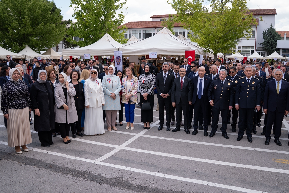 Ankara'da Polis Eşleri Derneğinden şehit ve gazi çocuklarına destek kermesi