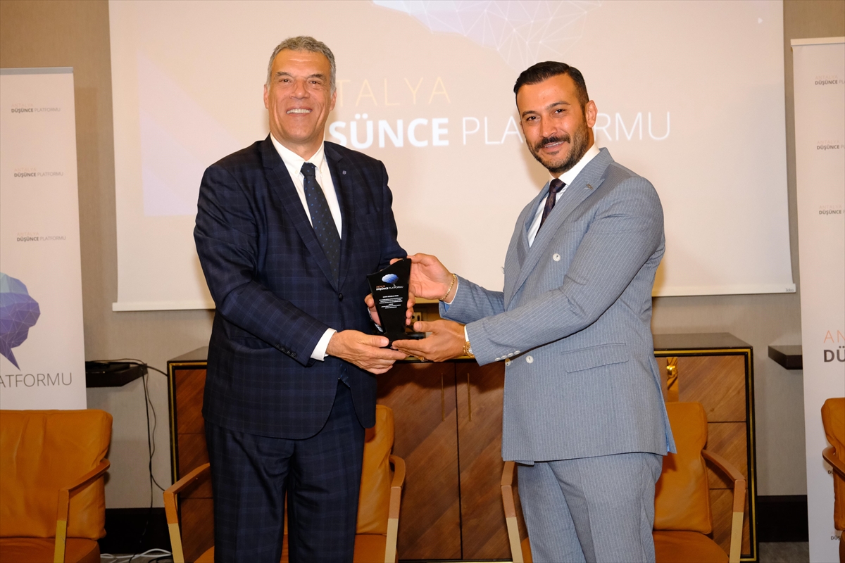 Antalya Düşünce Platformunda turizmin geleceği değerlendirildi