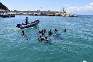 ANTALYA (AA) – Antalya'da 35 dalgıç, gönüllü olarak Kaleiçi Yat