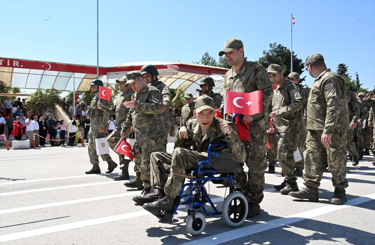 Antalya'da Engelliler Haftası kapsamında temsili askerlik ve yemin töreni düzenlendi