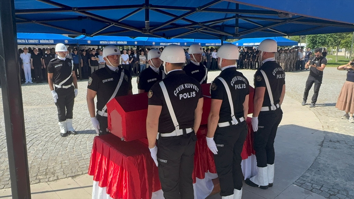 Antalya'da kalp krizi sonucu vefat eden polis memuru için tören düzenlendi