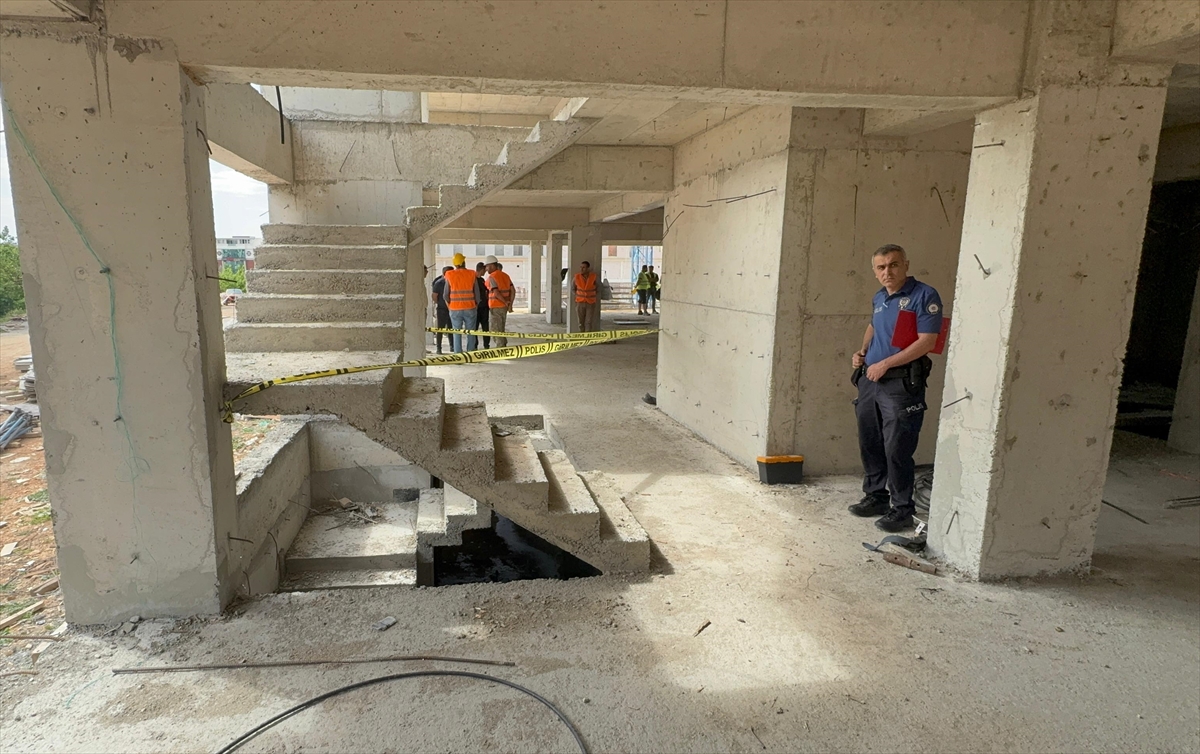 Antalya'da merdiven boşluğuna düşen işçi hayatını kaybetti