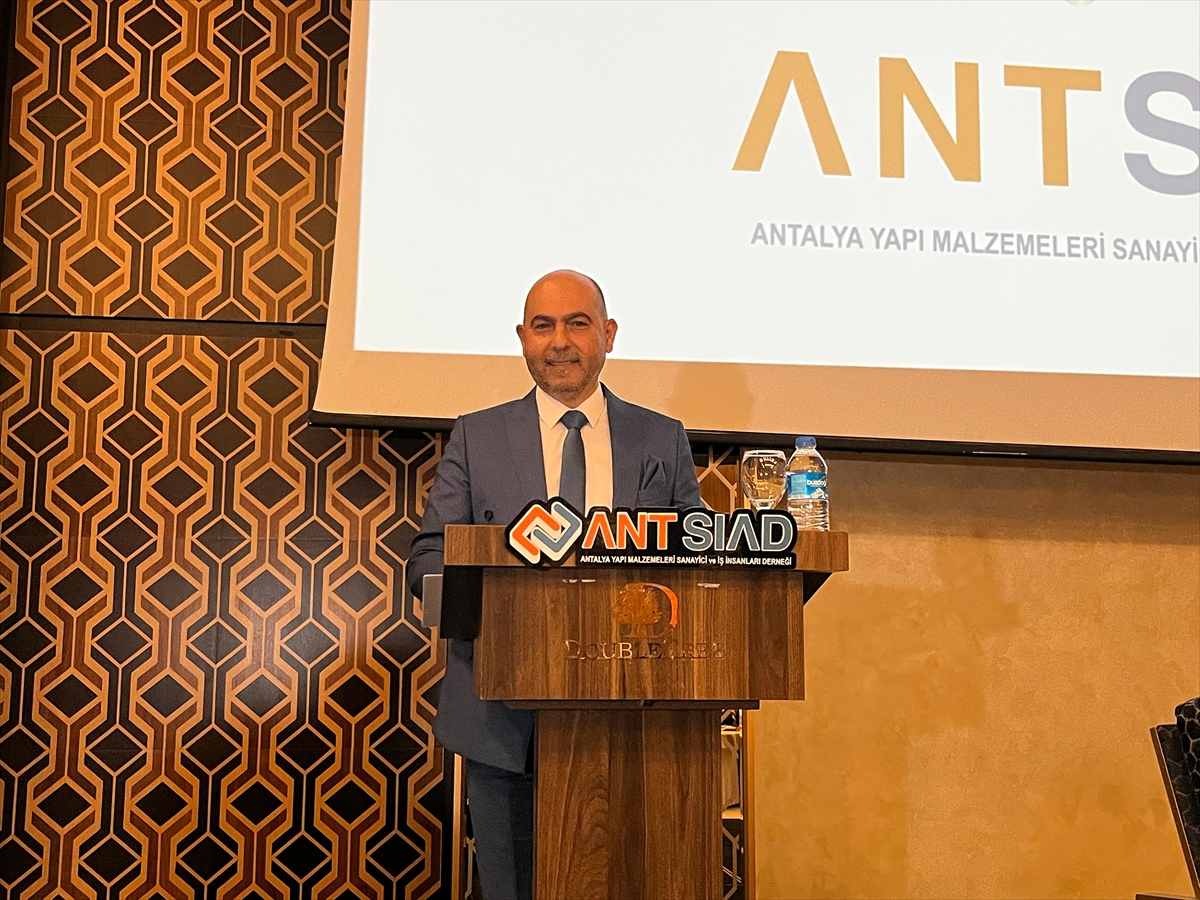 Antalya'da sanayici iş insanları ekonomik beklentileri değerlendirdi