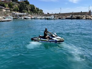 ANTALYA (AA) – Antalya açıklarında teknelerinin yakıtının bitmesi sonucu mahsur