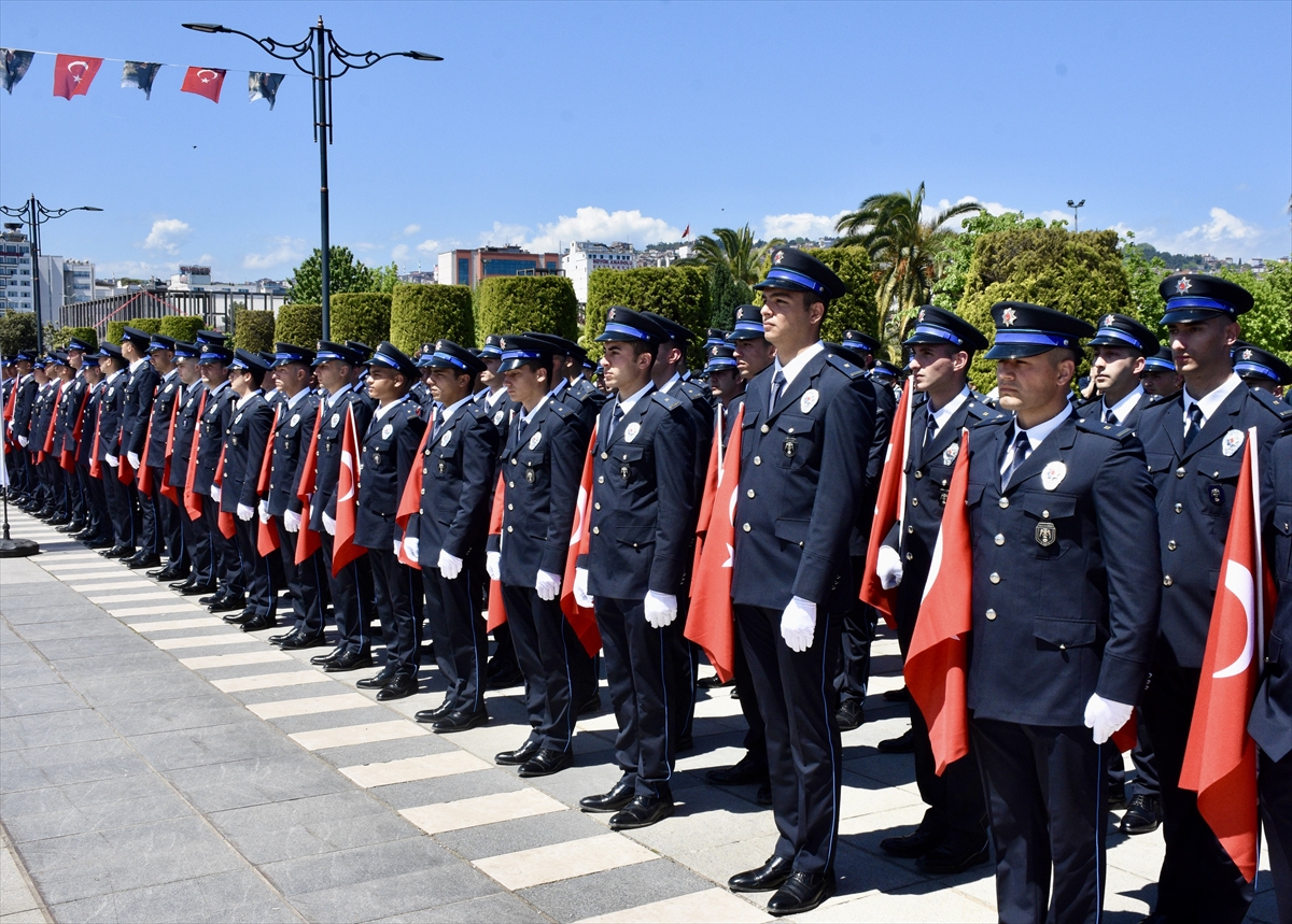 Atatürk'ü temsil eden bayrak Samsun'da karaya çıkarıldı (2)