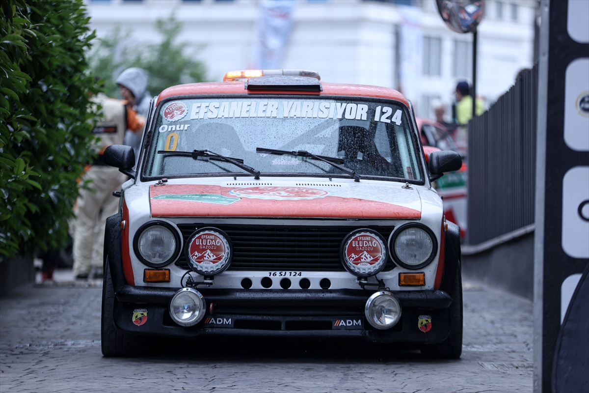 Atış Yapı 49. Yeşil Bursa Rallisi'nde kazanan genç pilot Kerem Kazaz oldu