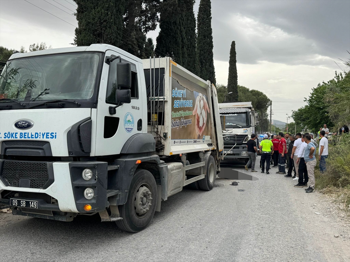 Aydın'da hafriyat kamyonunun çarptığı çöp kamyonundaki temizlik işçisi hayatını kaybetti