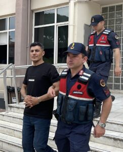 AYDIN (AA) – Aydın'ın Efeler ilçesinde otomobile düzenlenen silahlı saldırıyla