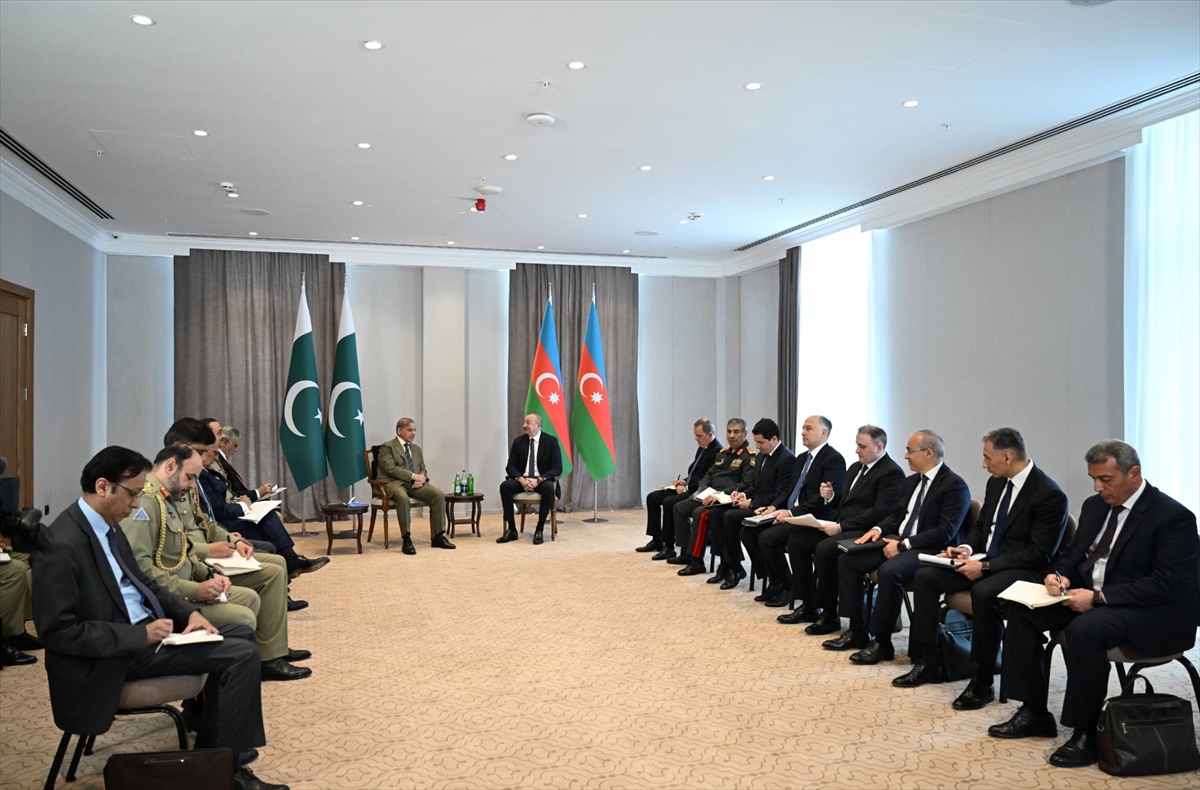 Azerbaycan ve Pakistan liderleri Laçın'da görüştü