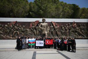 ÇANAKKALE (AA) – Azerbaycanlı şehit aileleri, Tarihi Gelibolu Yarımadası'nda bulunan