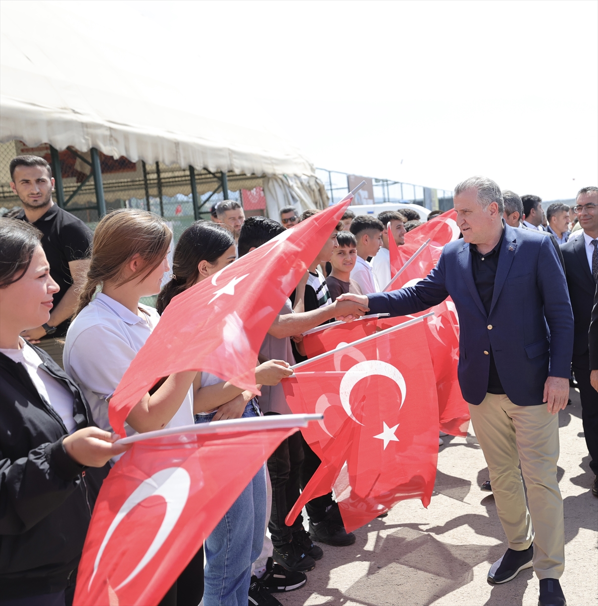 Bakan Bak, 4. Uluslararası Cudi Cup Tenis Turnuvası'nın kupa törenine katıldı: