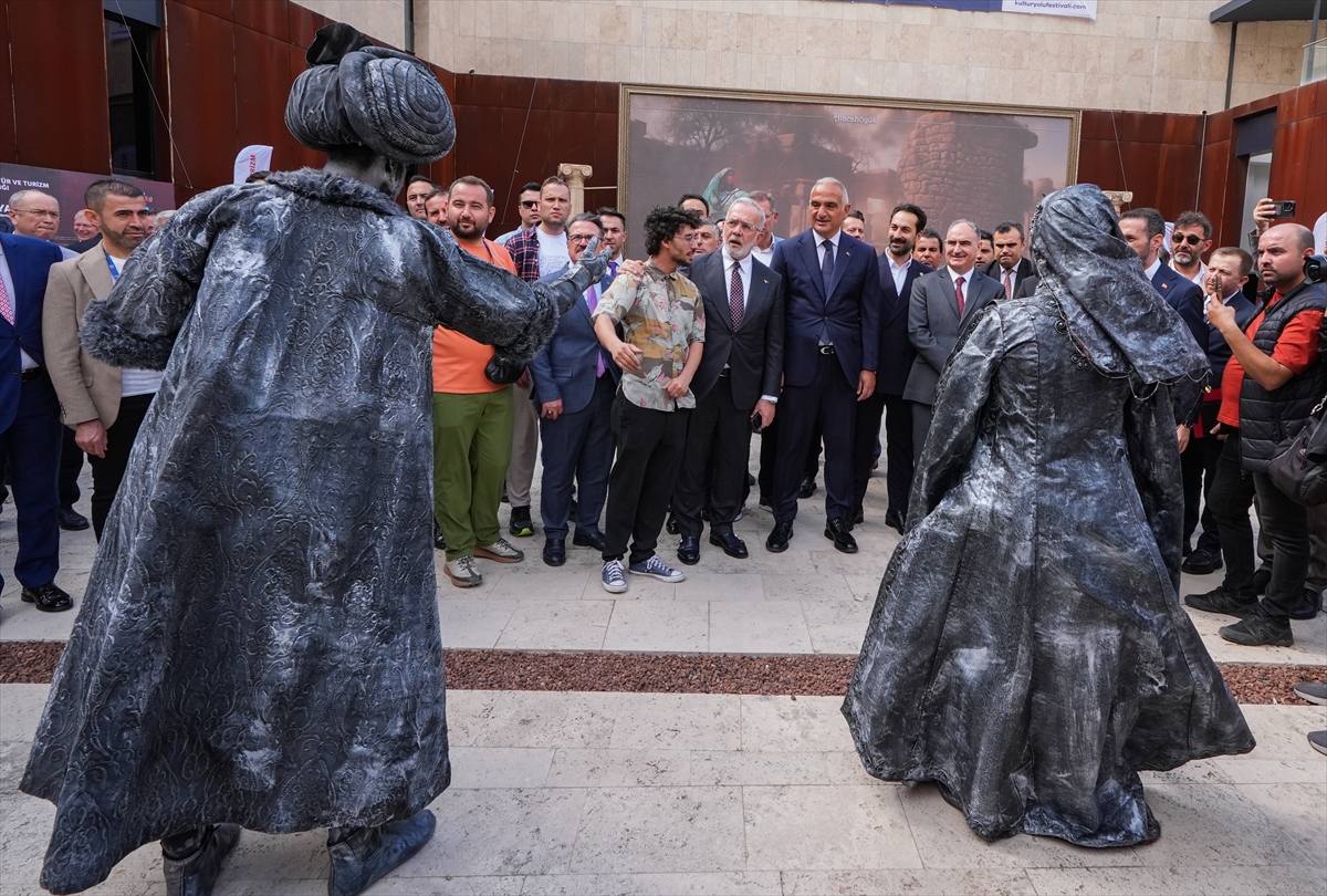 Bakan Ersoy, Manisa'da Türkiye Kültür Yolu Festivali'nin açılışına katıldı: