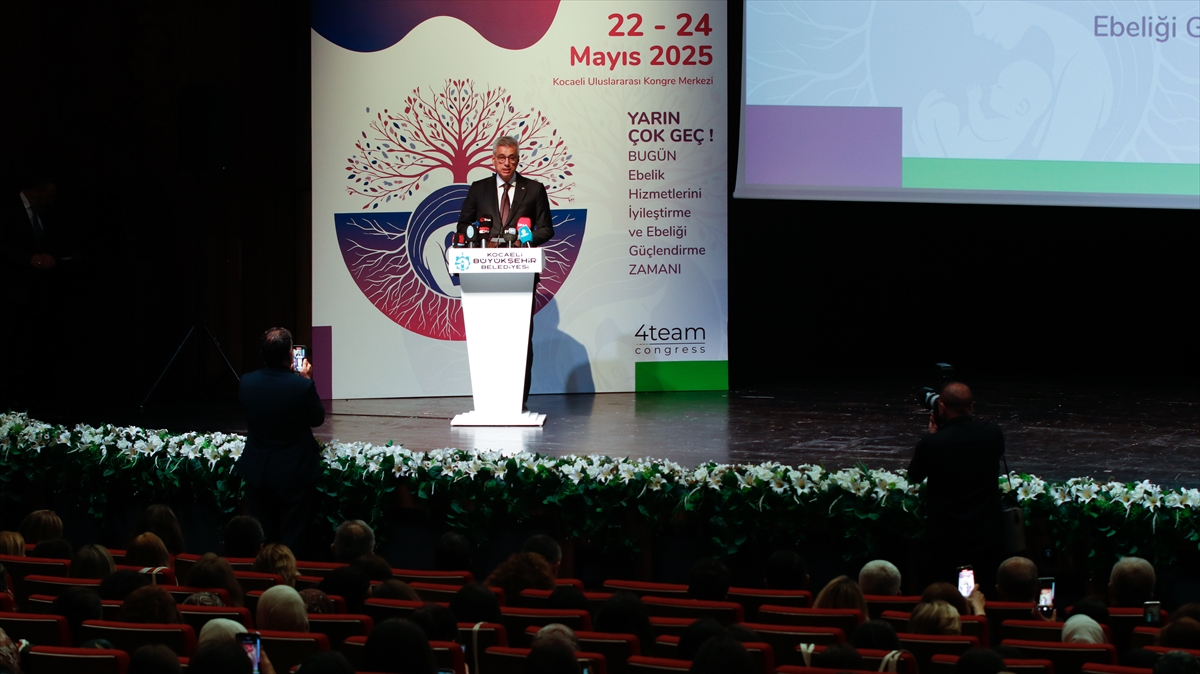 Bakan Memişoğlu, Kocaeli'de “11. Uluslararası/15. Ulusal Ebelik Öğrencileri Kongresi”nde konuştu: