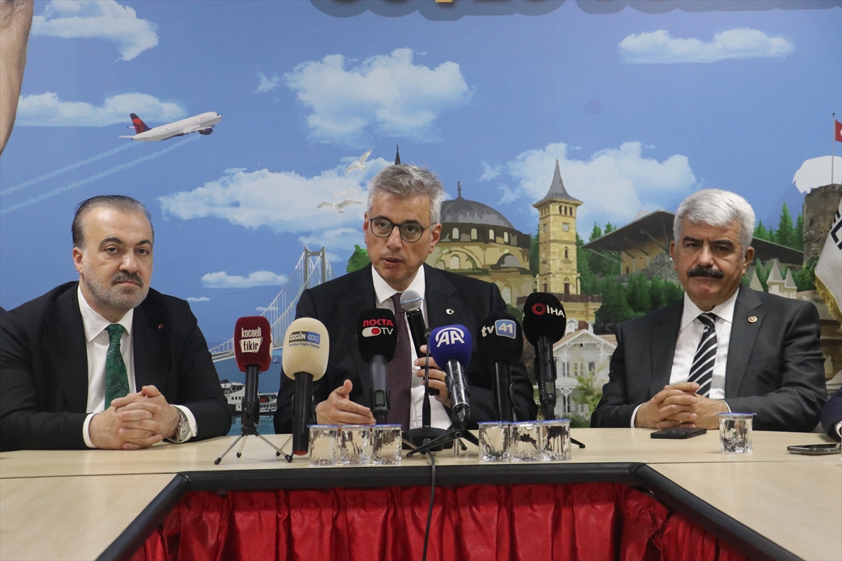 Bakan Memişoğlu, Kocaeli'de ziyaretlerde bulundu