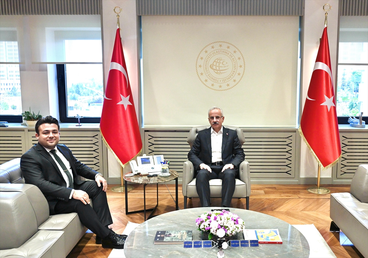 Bakan Uraloğlu, TikTok'un Türkiye üst düzey yetkilisi Fatih Kafadar ile görüştü: