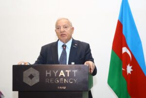 BAKÜ (AA) – Azerbaycan'ın başkenti Bakü'de, lösemi hastalığıyla mücadele eden