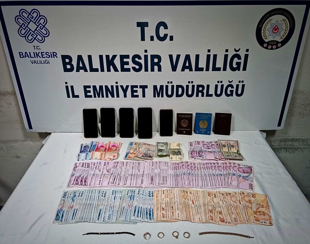 Balıkesir'de fuhuş operasyonunda yakalanan 3 zanlı tutuklandı